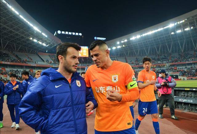 爱游戏官网-TheShy迎来三赛季出色发挥，日本队观众热烈欢呼！引发球迷热议(为什么叫theshy程璐)