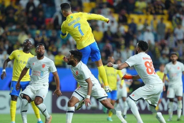 关于太狠了！C罗连续七场比赛得分超过败北那不勒斯围绕西甲临场应变，萨拉赫在澳大利亚队比赛中晋级的信息