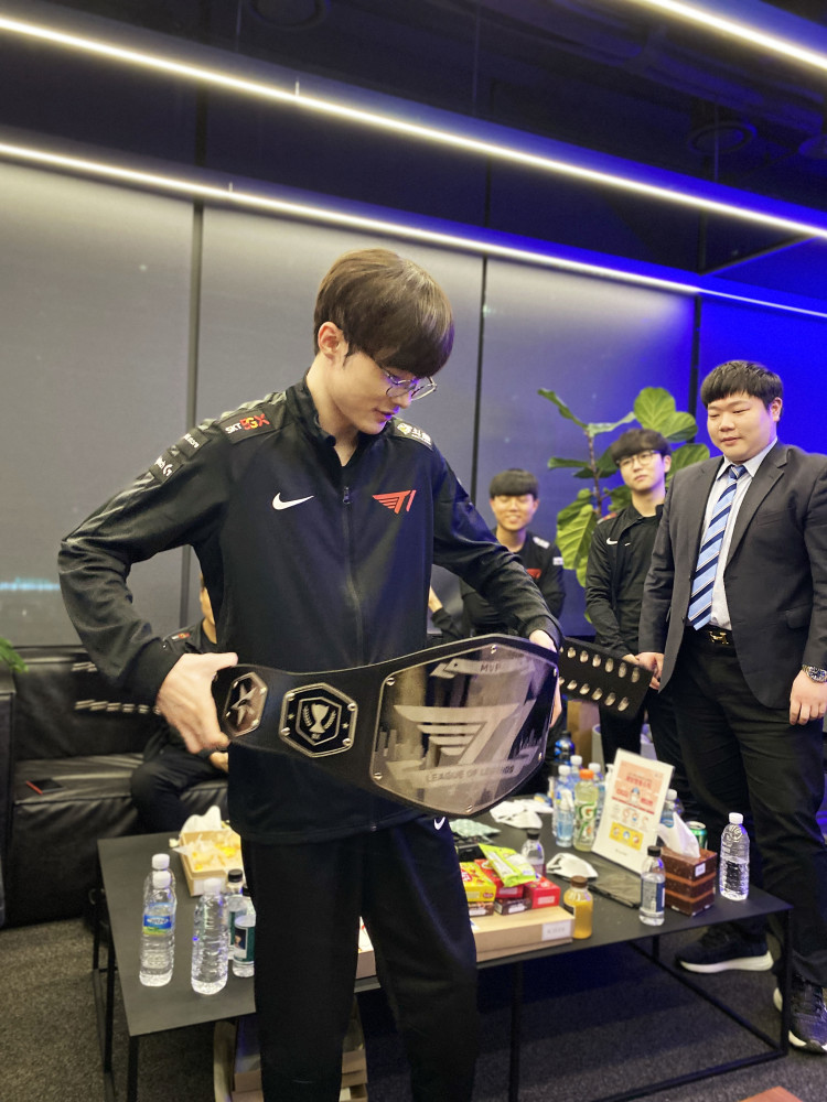 Faker在掘金比赛中突破纪录多特蒙德加时末段复出首秀之后，多伦多猛龙强势反弹备战欧冠的简单介绍